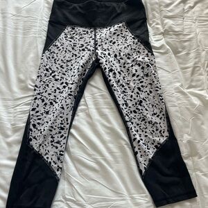 athleta black and white crop leggings